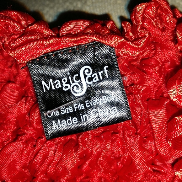 Red Hat Ladies Red Expandable Bubble Top - Picture 6 of 6